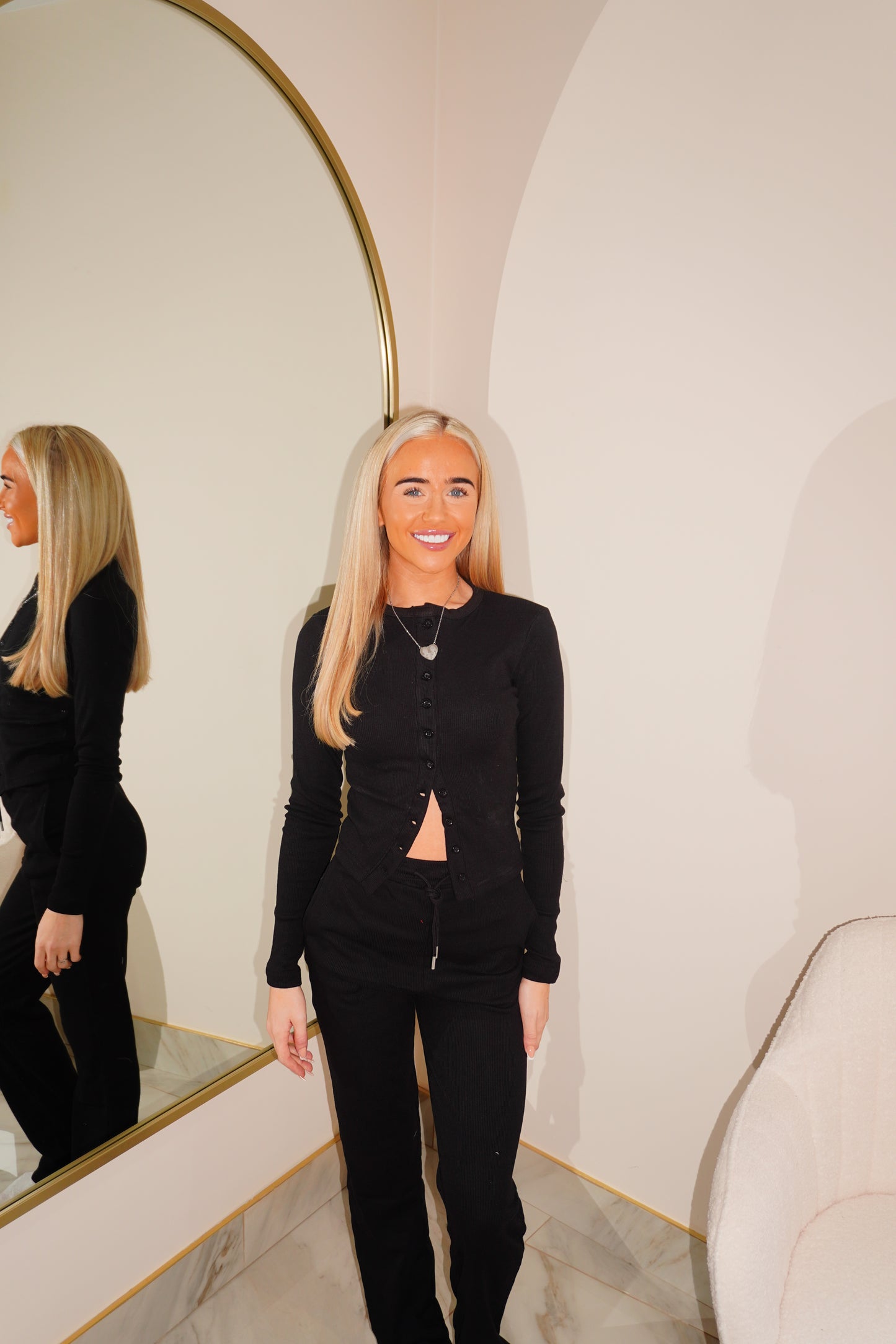 ‘Sway’ Set In Black