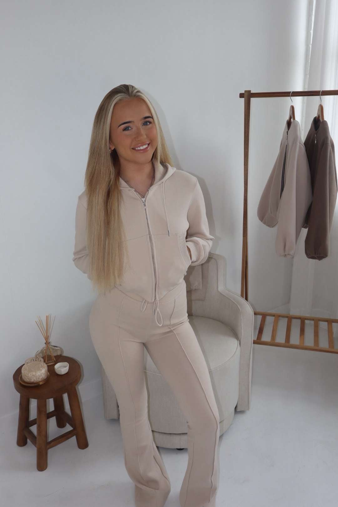 “Mellow” Set In Beige