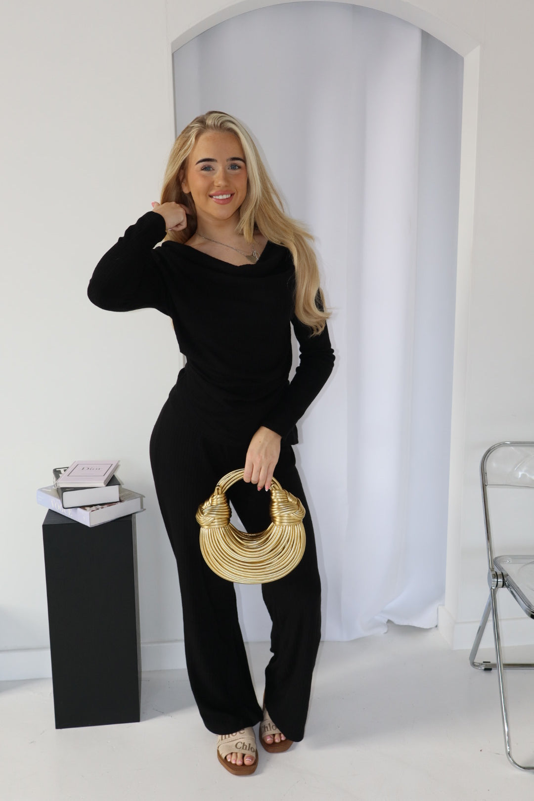 ‘Shape’ Set In Black