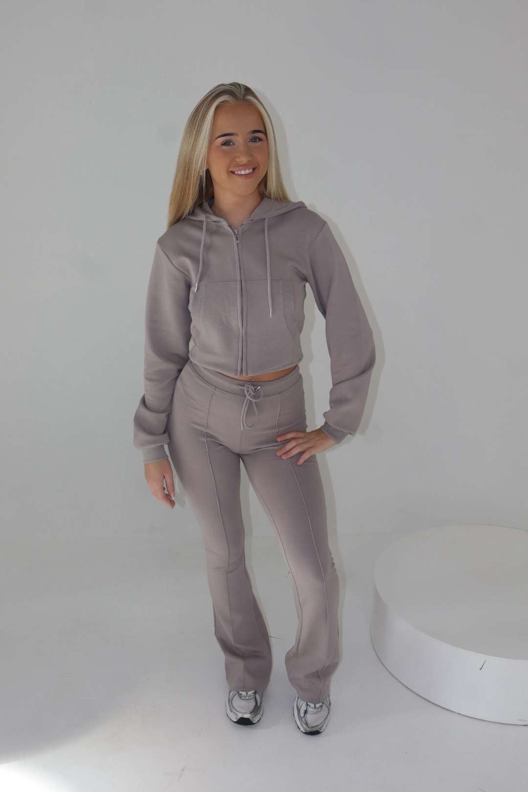 “Mellow” Set In Grey