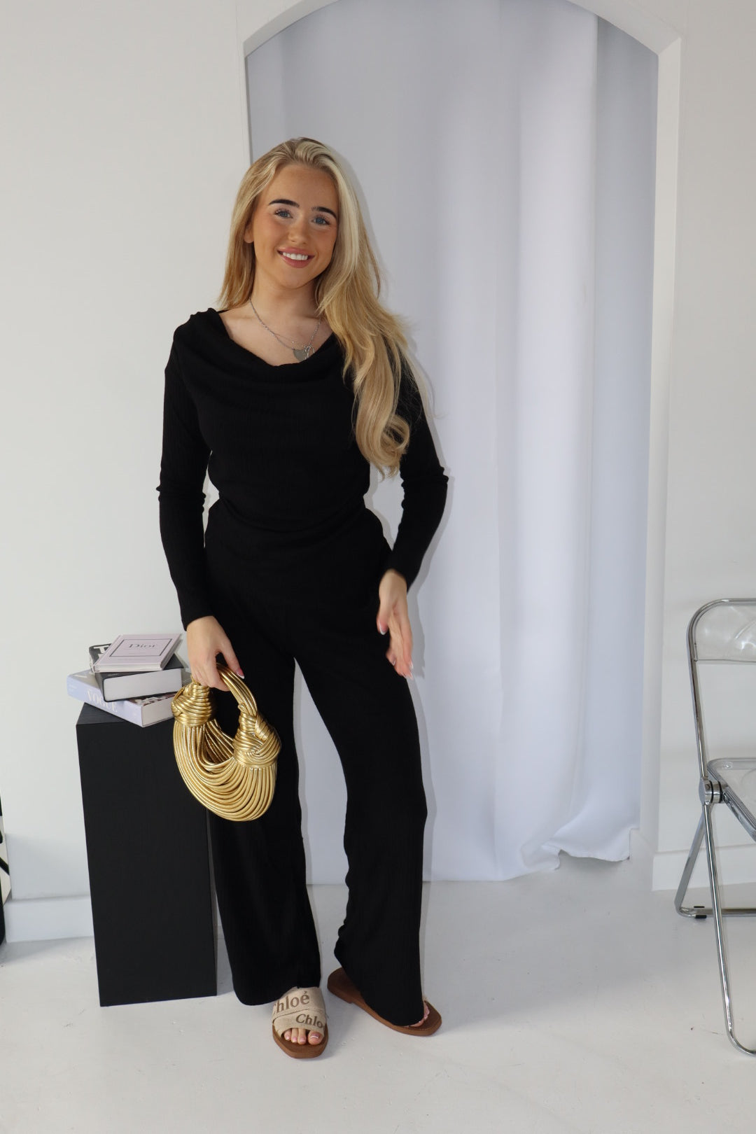 ‘Shape’ Set In Black